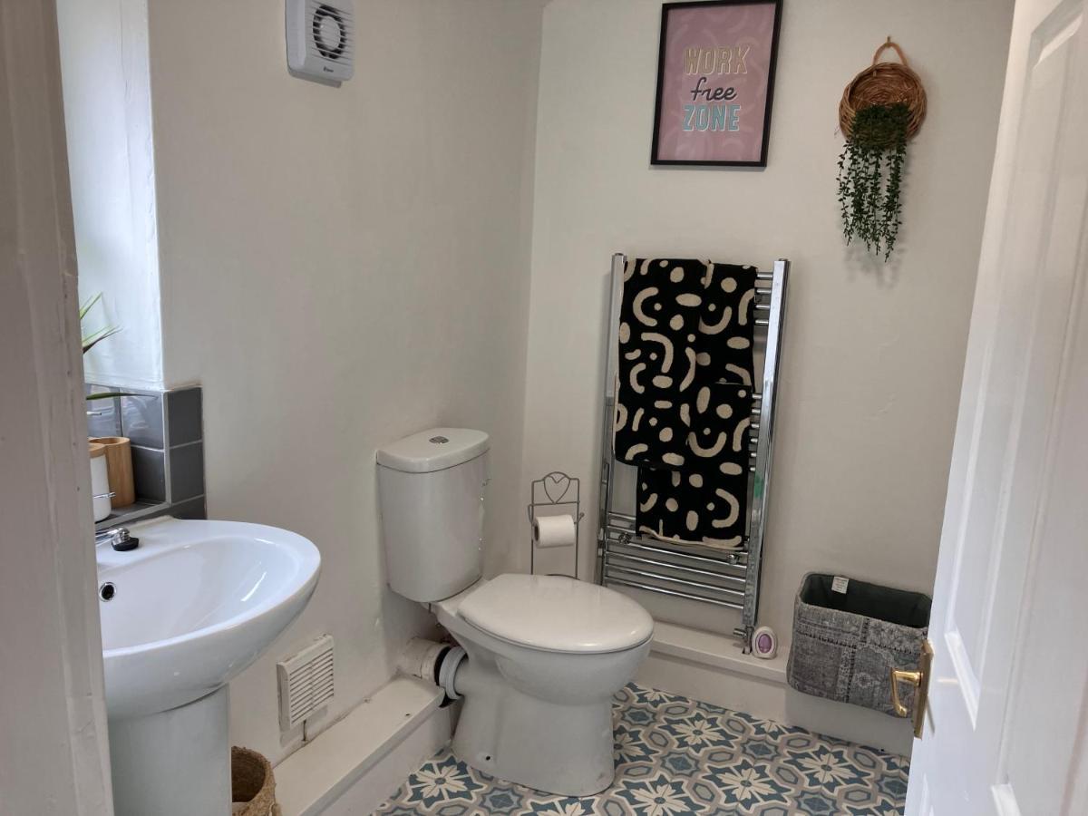 Romford - Close To Centre, Hospital Crownworks Nissan And Stadium Of Light *